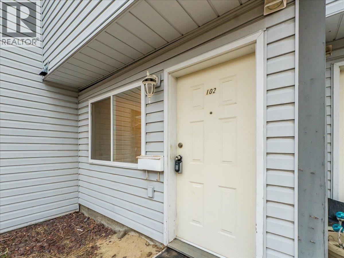 202 11Th Avenue Unit# 102, Castlegar, BC - Outdoor With Exterior