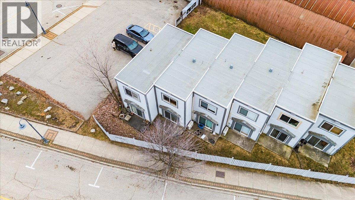 202 11Th Avenue Unit# 102, Castlegar, BC - Indoor Photo Showing Other Room