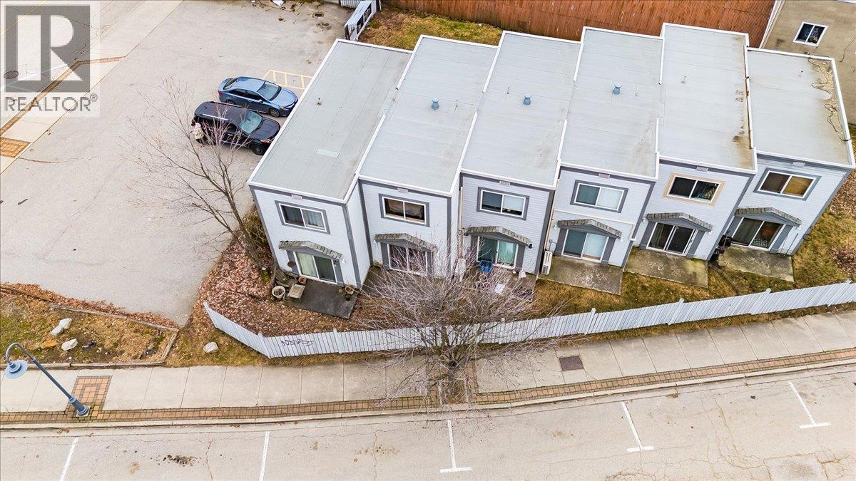 202 11Th Avenue Unit# 102, Castlegar, BC -