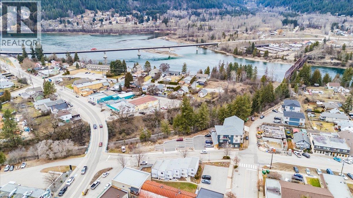 202 11Th Avenue Unit# 102, Castlegar, BC - Outdoor With Body Of Water With View