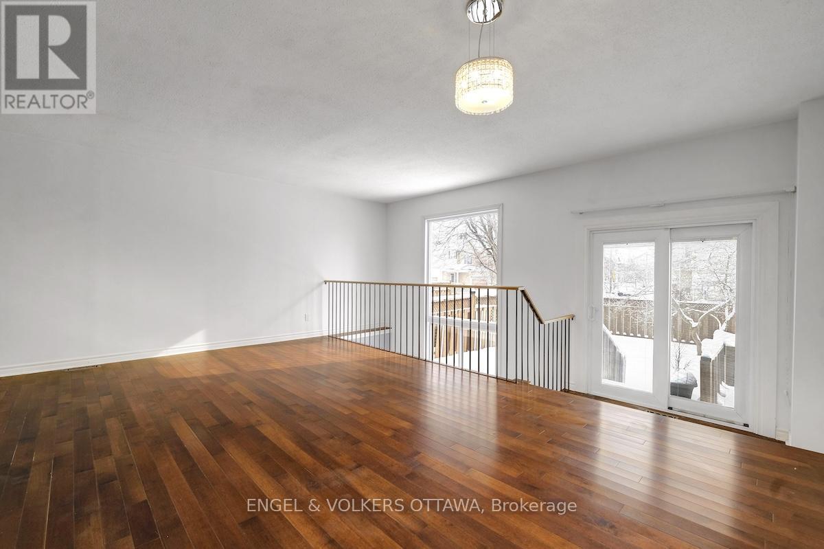 101 Halley Street, Ottawa, ON - Indoor Photo Showing Other Room