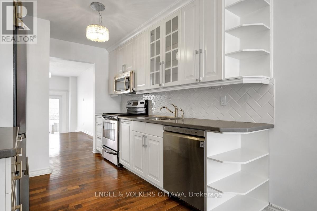 101 Halley Street, Ottawa, ON - Indoor Photo Showing Kitchen