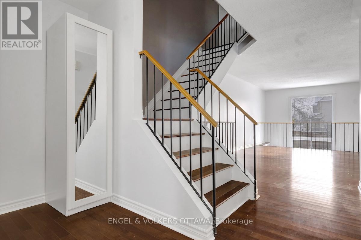 101 Halley Street, Ottawa, ON - Indoor Photo Showing Other Room