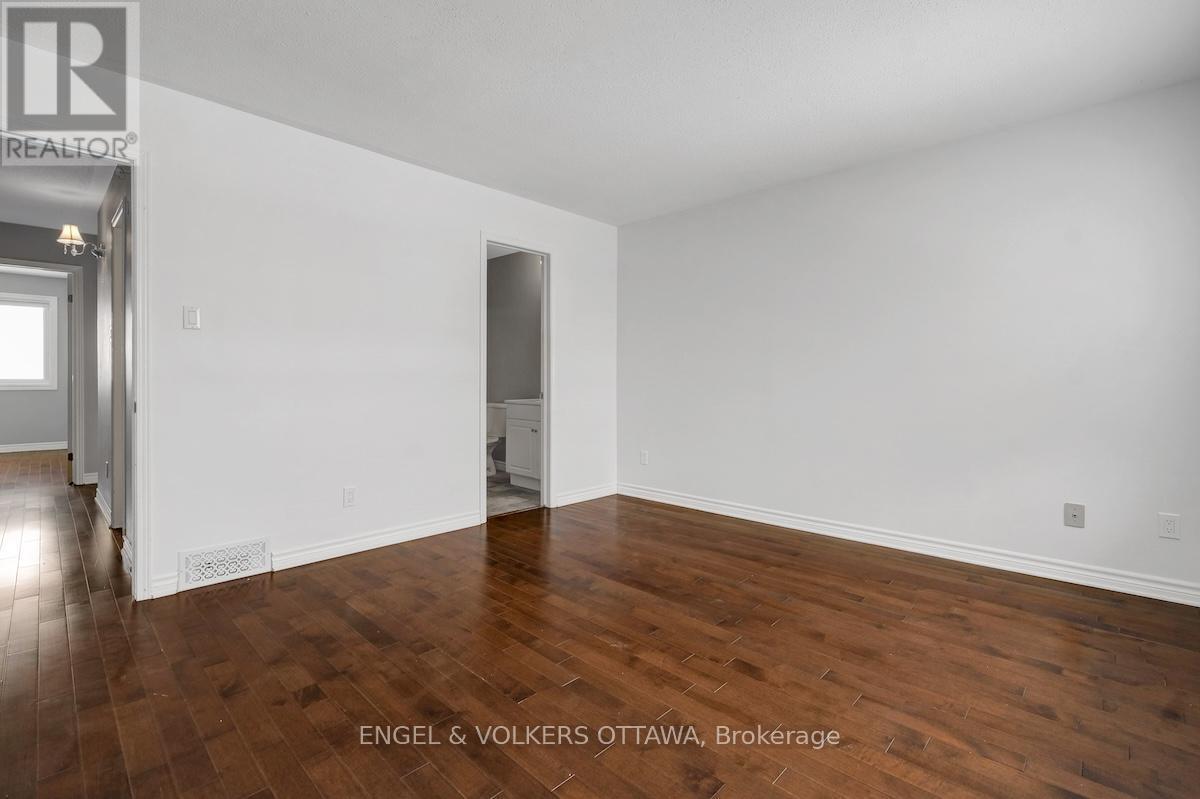 101 Halley Street, Ottawa, ON - Indoor Photo Showing Other Room