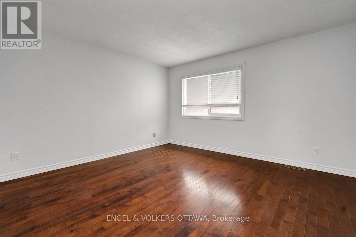 101 Halley Street, Ottawa, ON - Indoor Photo Showing Other Room