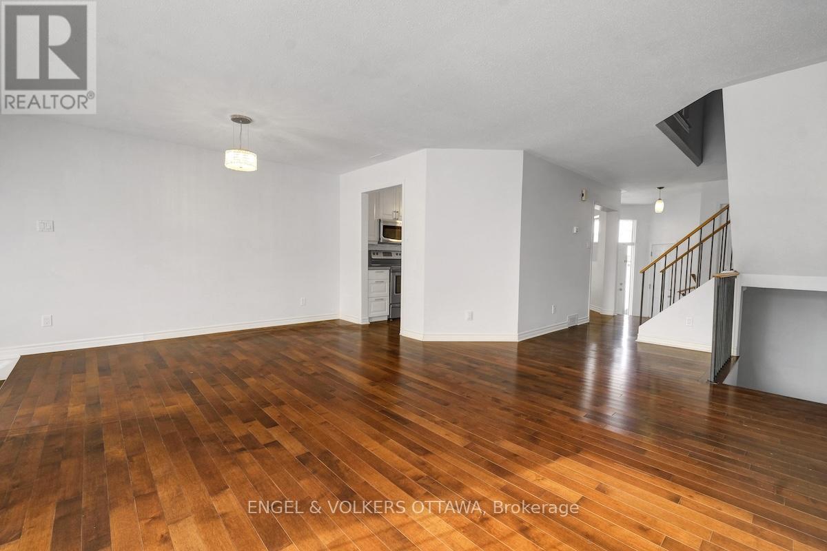 101 Halley Street, Ottawa, ON - Indoor Photo Showing Other Room