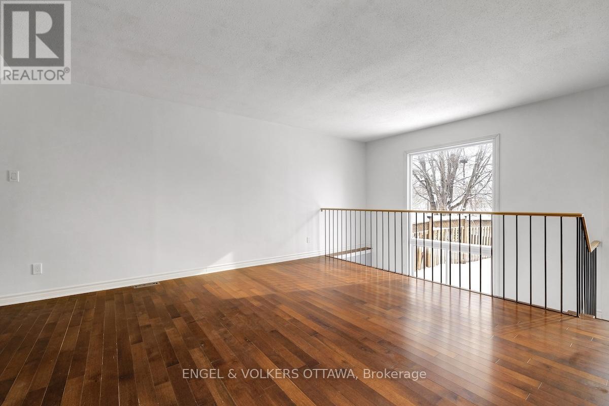 101 Halley Street, Ottawa, ON - Indoor Photo Showing Other Room