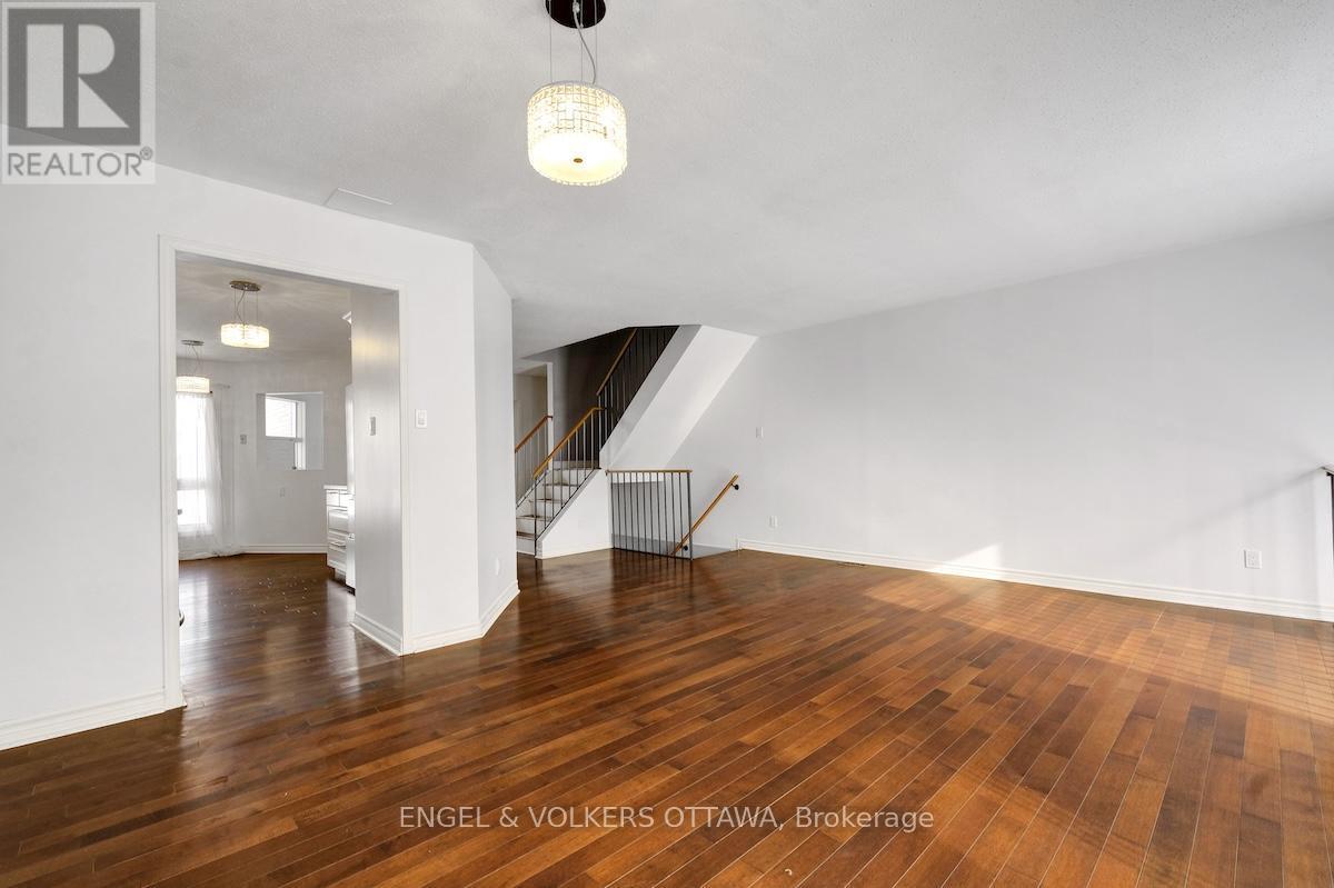 101 Halley Street, Ottawa, ON - Indoor Photo Showing Other Room