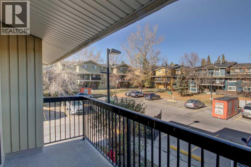 Spacious balcony - 602, 2200 Woodview Drive Sw, Calgary, AB - Outdoor With Balcony With Exterior