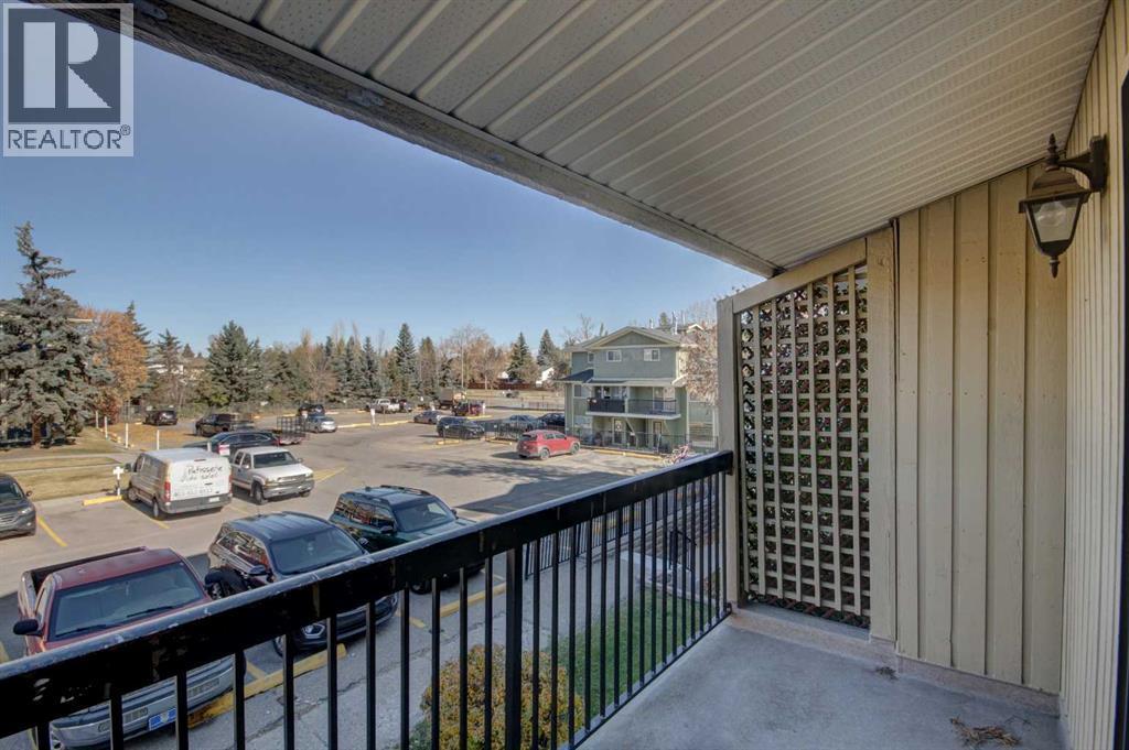 Spacious balcony - 602, 2200 Woodview Drive Sw, Calgary, AB - Outdoor With Balcony With Exterior