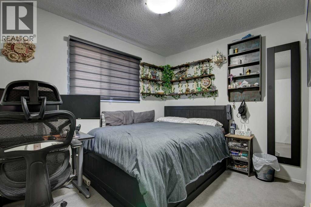 2nd bedroom - 602, 2200 Woodview Drive Sw, Calgary, AB - Indoor Photo Showing Bedroom