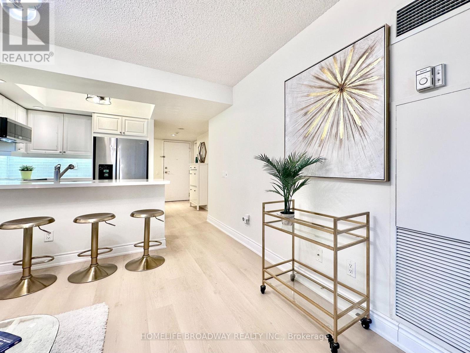 521 - 15 Northtown Way, Toronto, ON - Indoor Photo Showing Kitchen