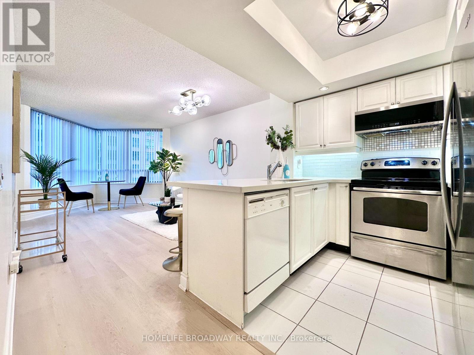 521 - 15 Northtown Way, Toronto, ON - Indoor Photo Showing Kitchen