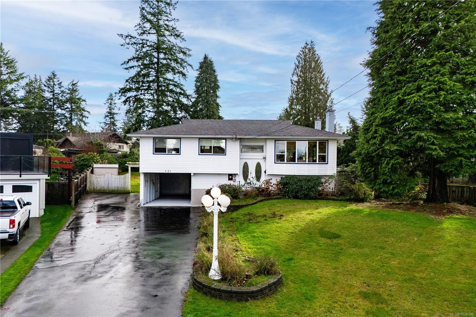 691 Victoria Cres, Campbell River, BC