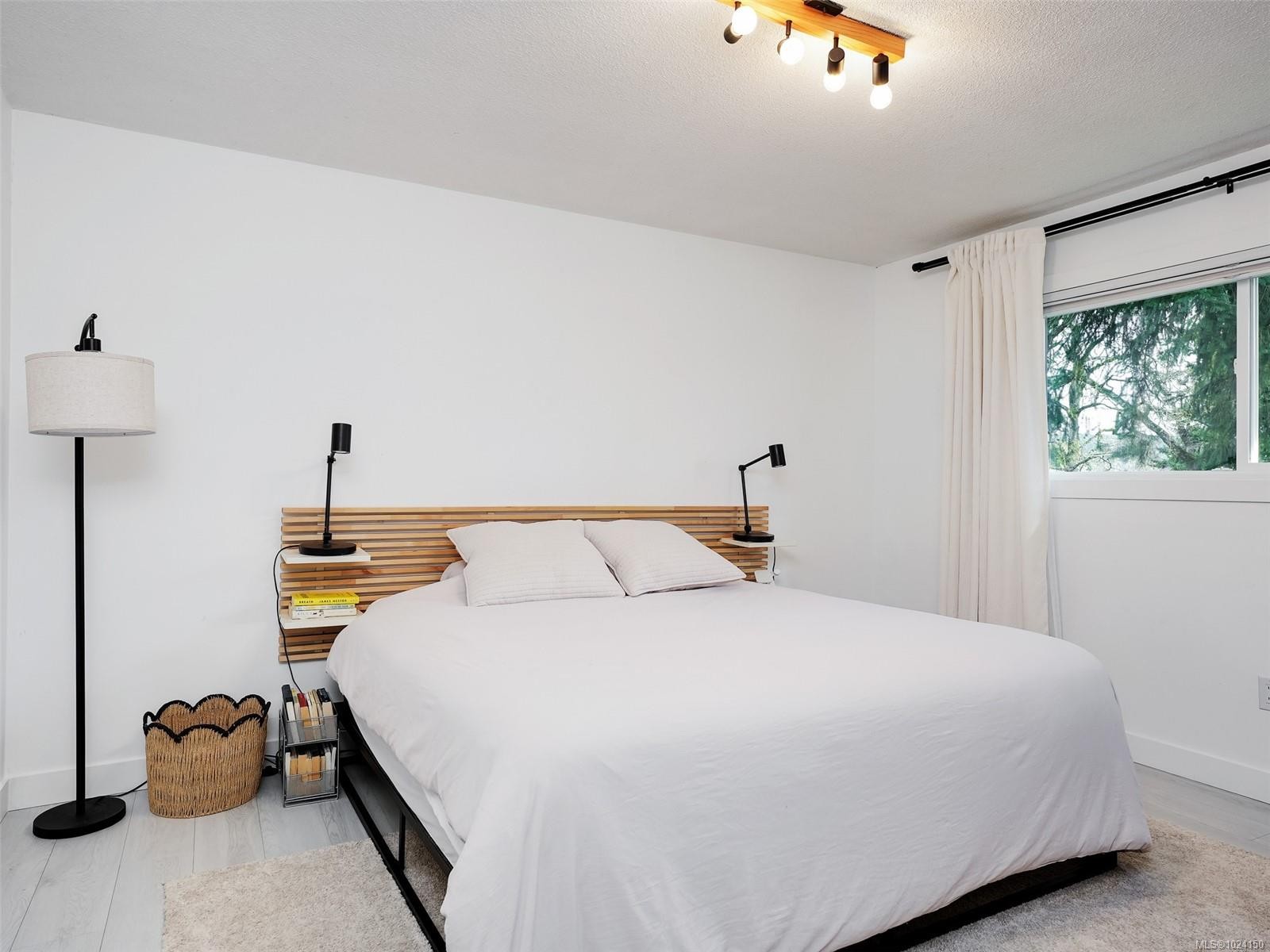 1091 Baldwin Pl, Saanich, BC