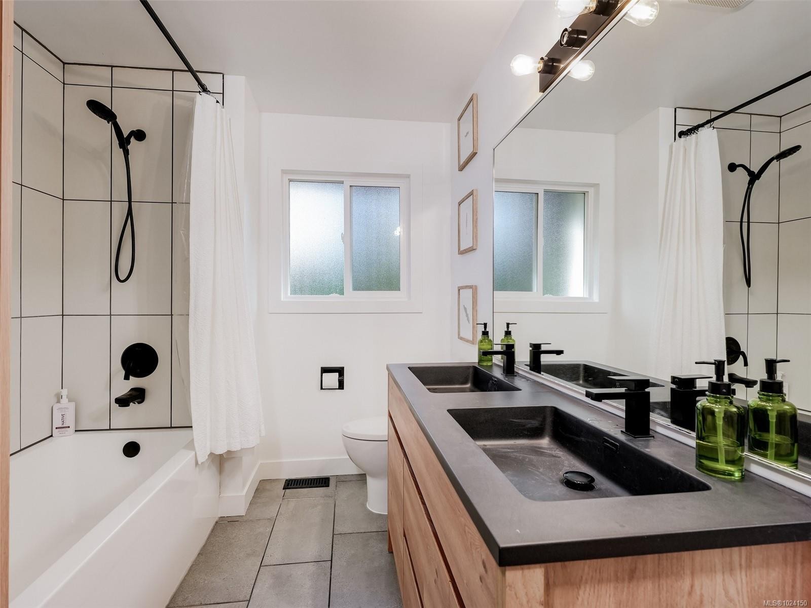 1091 Baldwin Pl, Saanich, BC