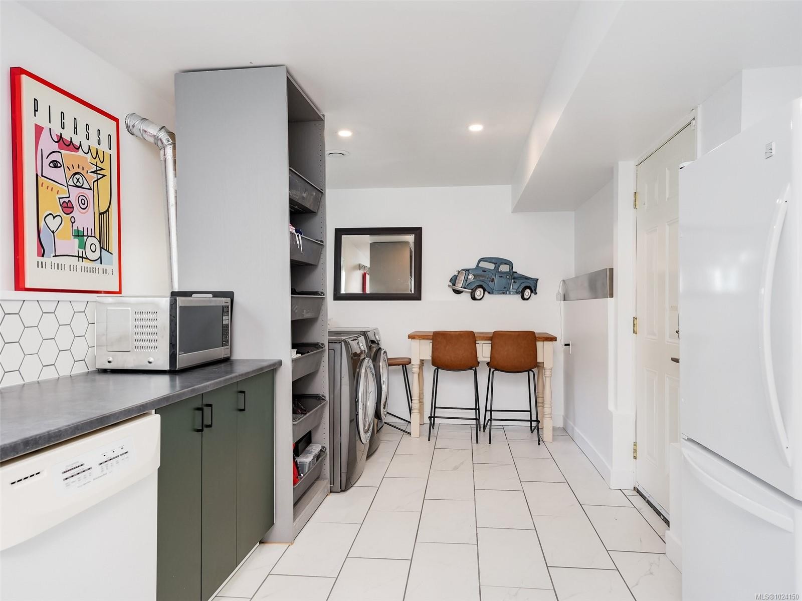 1091 Baldwin Pl, Saanich, BC