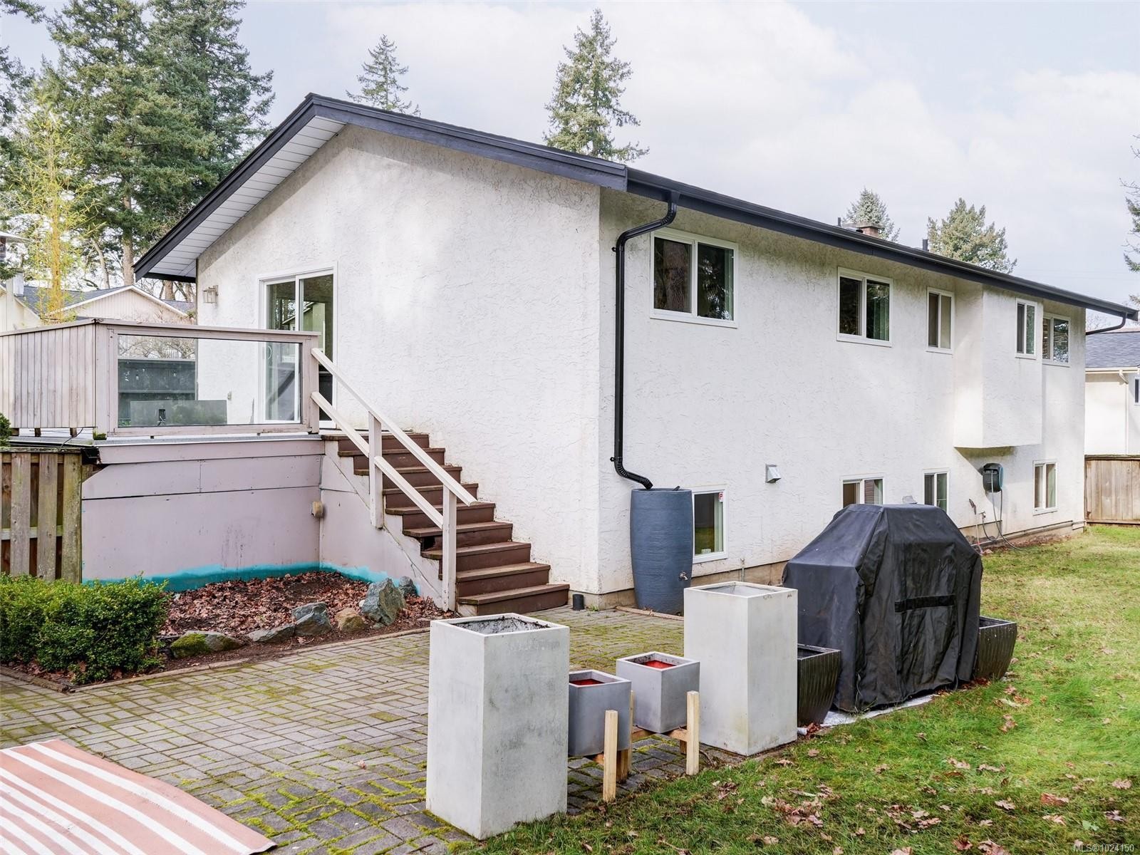 1091 Baldwin Pl, Saanich, BC
