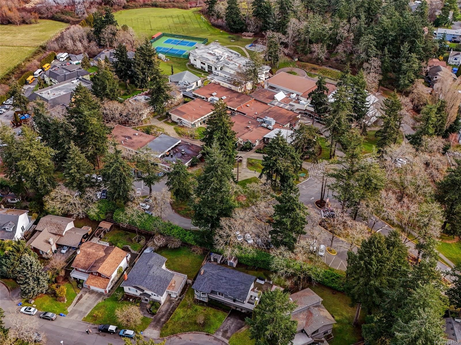 1091 Baldwin Pl, Saanich, BC