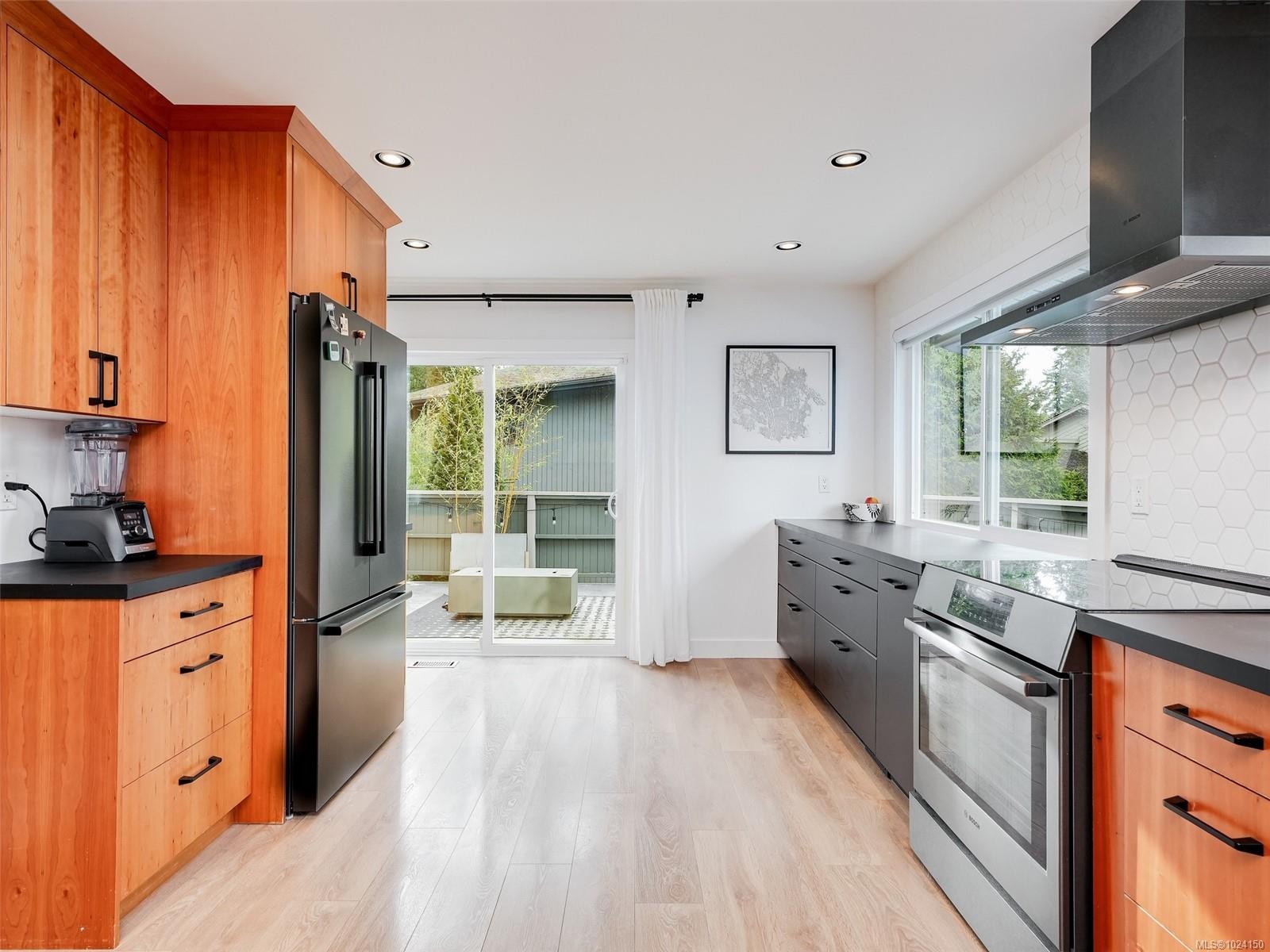 1091 Baldwin Pl, Saanich, BC