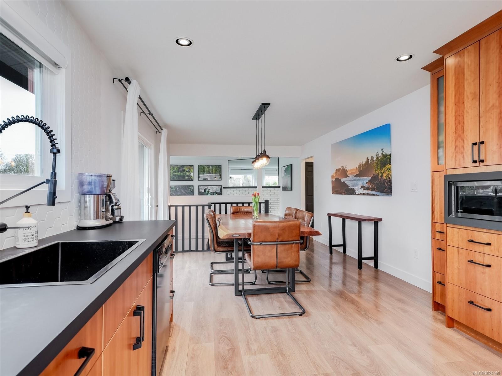 1091 Baldwin Pl, Saanich, BC