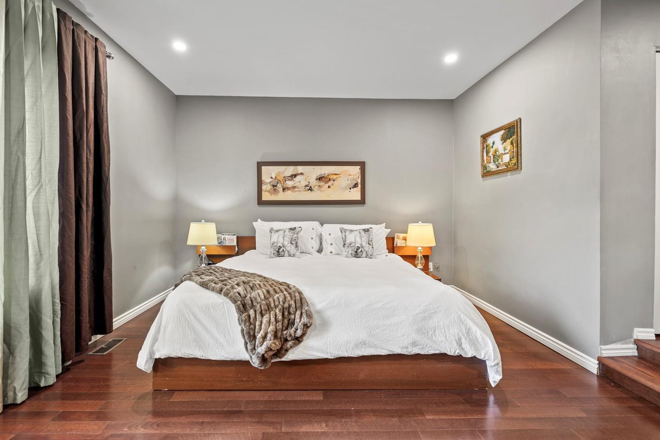 Chambre à coucher principale - 8400 Boul. Pelletier, Brossard, QC - Indoor Photo Showing Bedroom