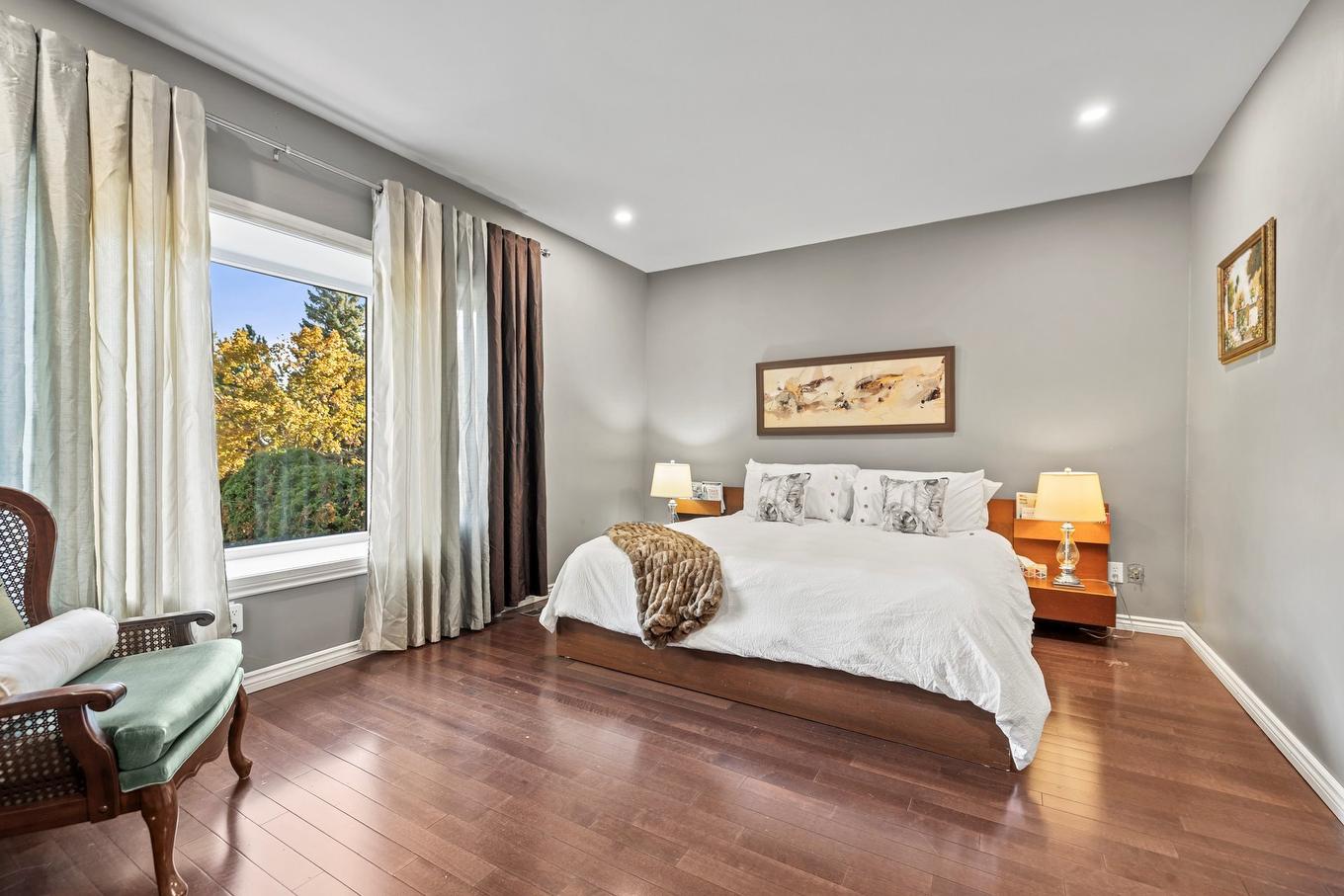 Chambre à coucher principale - 8400 Boul. Pelletier, Brossard, QC - Indoor Photo Showing Bedroom