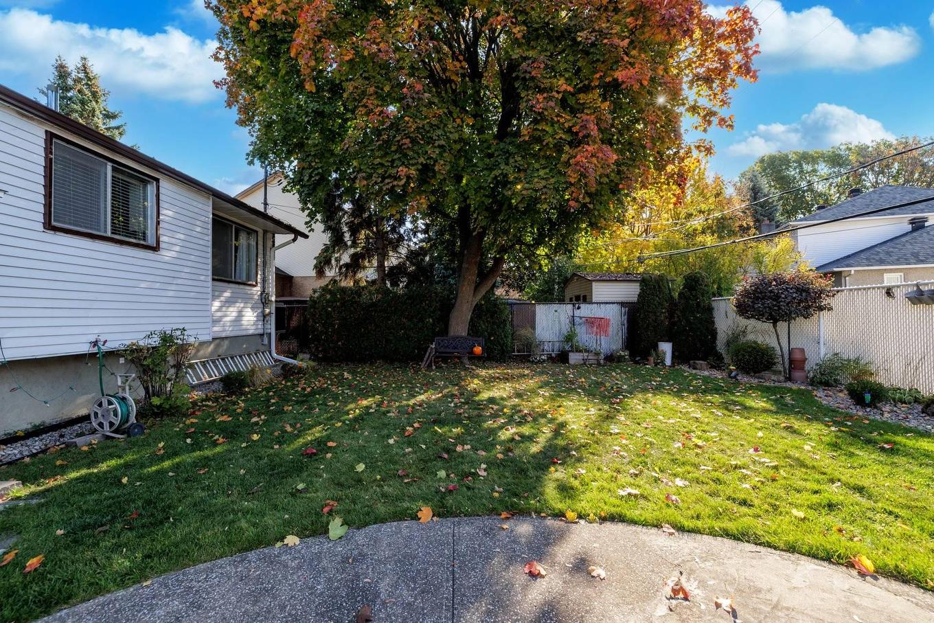 Cour - 8400 Boul. Pelletier, Brossard, QC - Outdoor