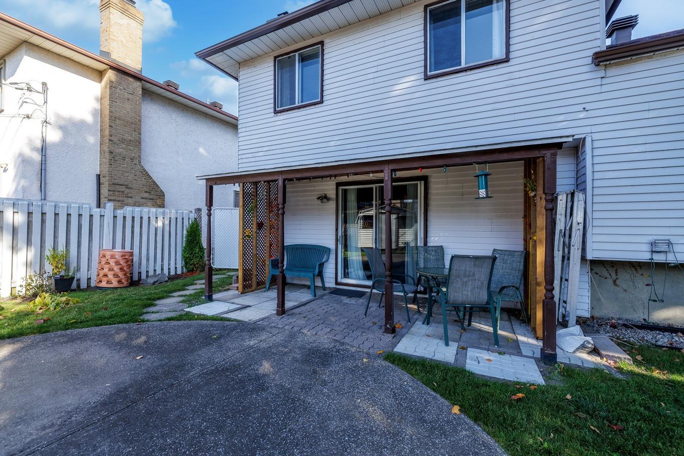 Cour - 8400 Boul. Pelletier, Brossard, QC - Outdoor