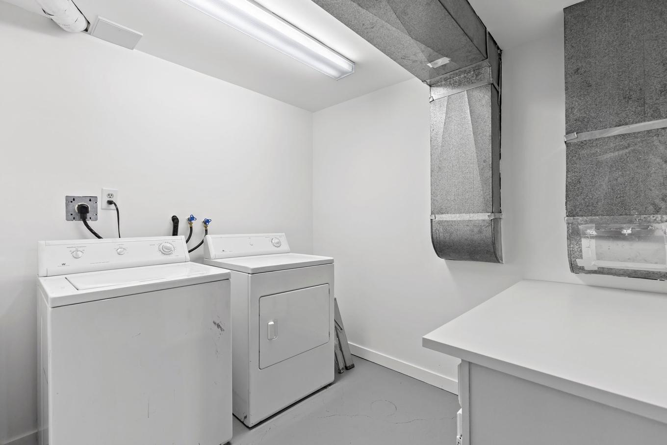 Sous-sol - 8400 Boul. Pelletier, Brossard, QC - Indoor Photo Showing Laundry Room