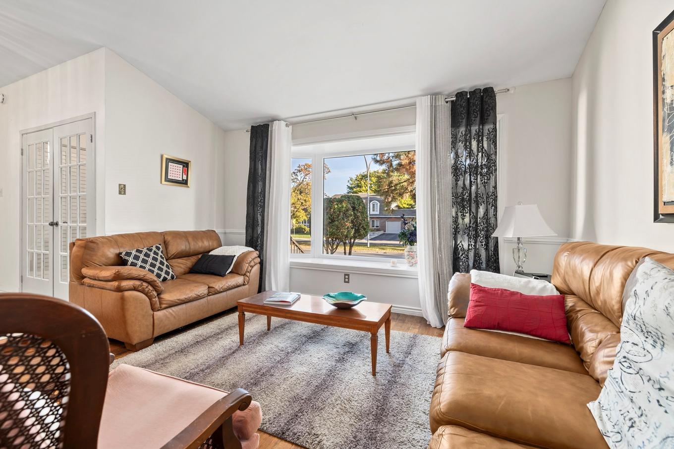 Salon - 8400 Boul. Pelletier, Brossard, QC - Indoor Photo Showing Living Room