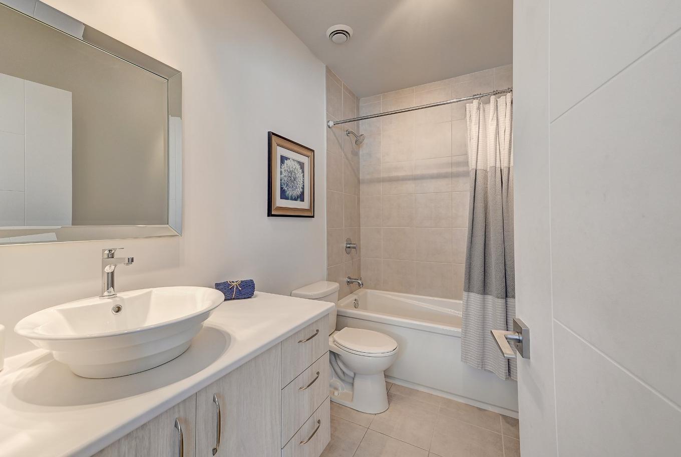 Salle de bains - 104-445 Av. De La Belle-Dame, La Prairie, QC - Indoor Photo Showing Bathroom