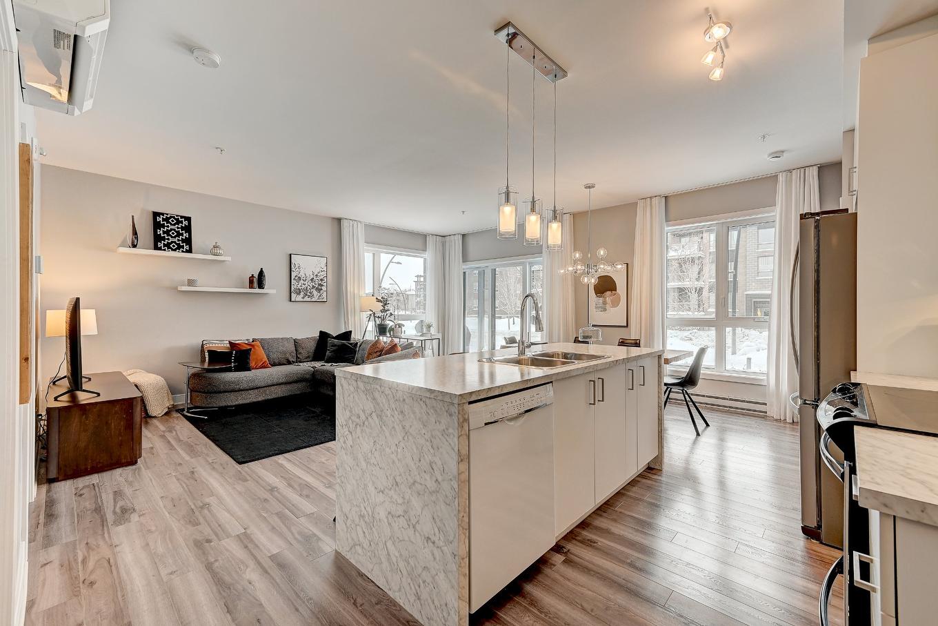 Cuisine - 104-445 Av. De La Belle-Dame, La Prairie, QC - Indoor Photo Showing Kitchen With Double Sink