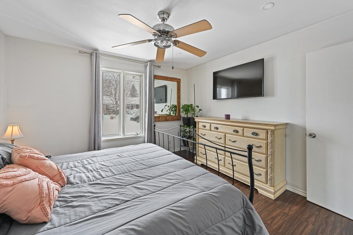Chambre à coucher principale - 33 Rue De Vimy, Saint-Jean-Sur-Richelieu, QC - Indoor Photo Showing Bedroom