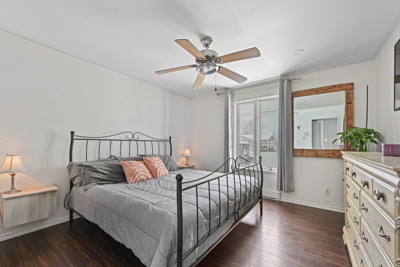 Chambre à coucher principale - 33 Rue De Vimy, Saint-Jean-Sur-Richelieu, QC - Indoor Photo Showing Bedroom