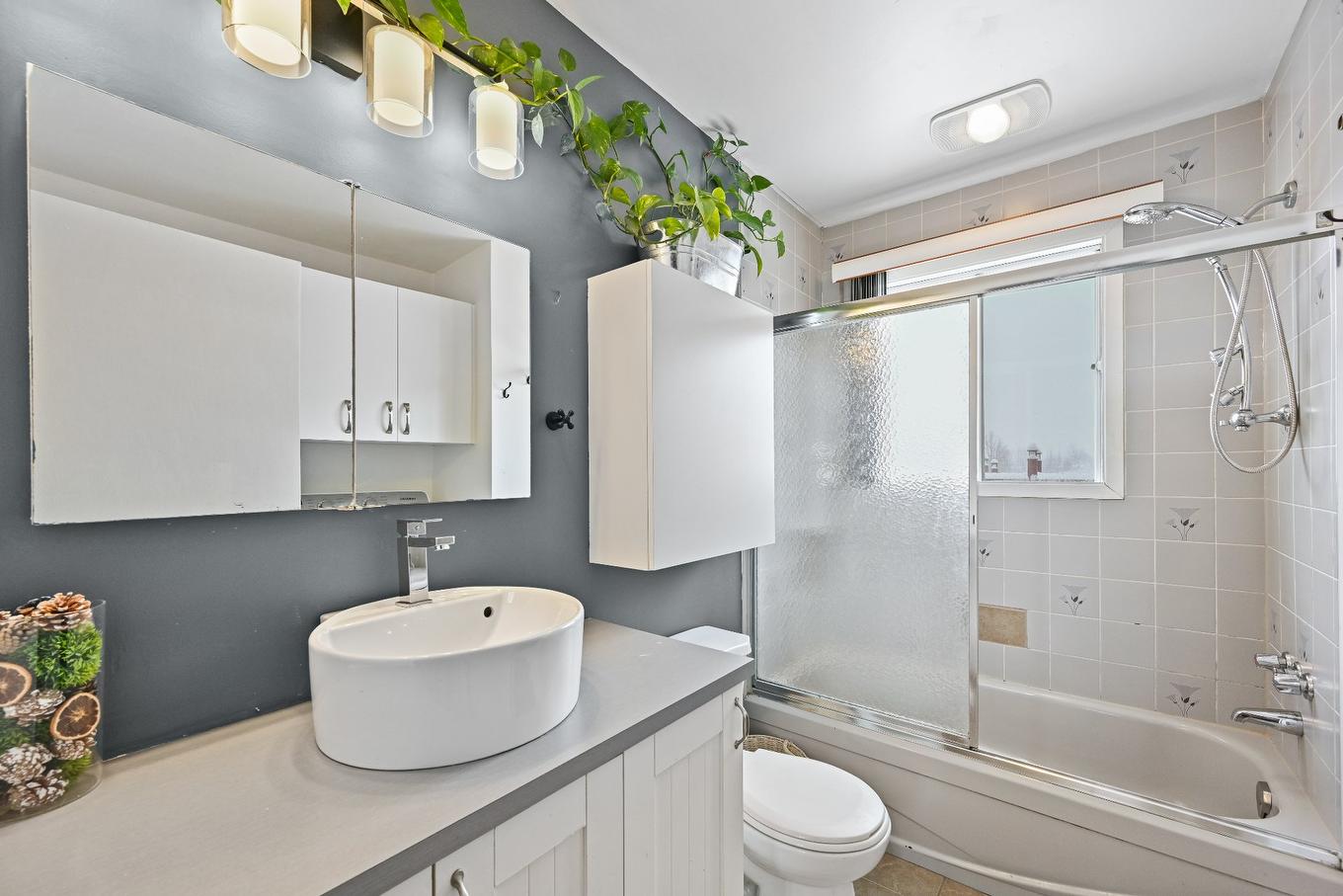 Salle de bains - 33 Rue De Vimy, Saint-Jean-Sur-Richelieu, QC - Indoor Photo Showing Bathroom