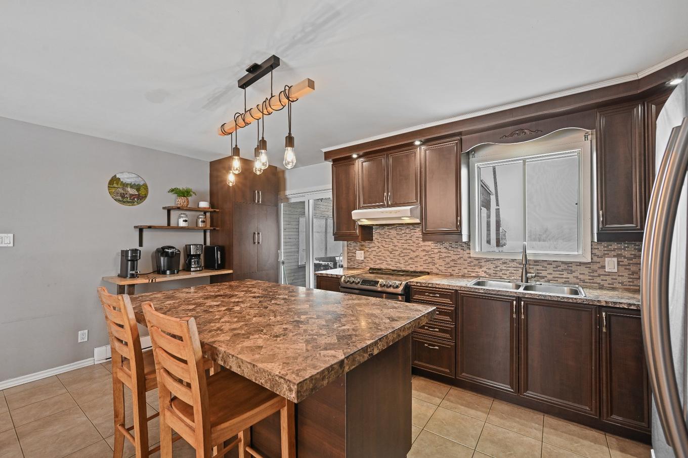 Cuisine - 33 Rue De Vimy, Saint-Jean-Sur-Richelieu, QC - Indoor Photo Showing Kitchen With Double Sink