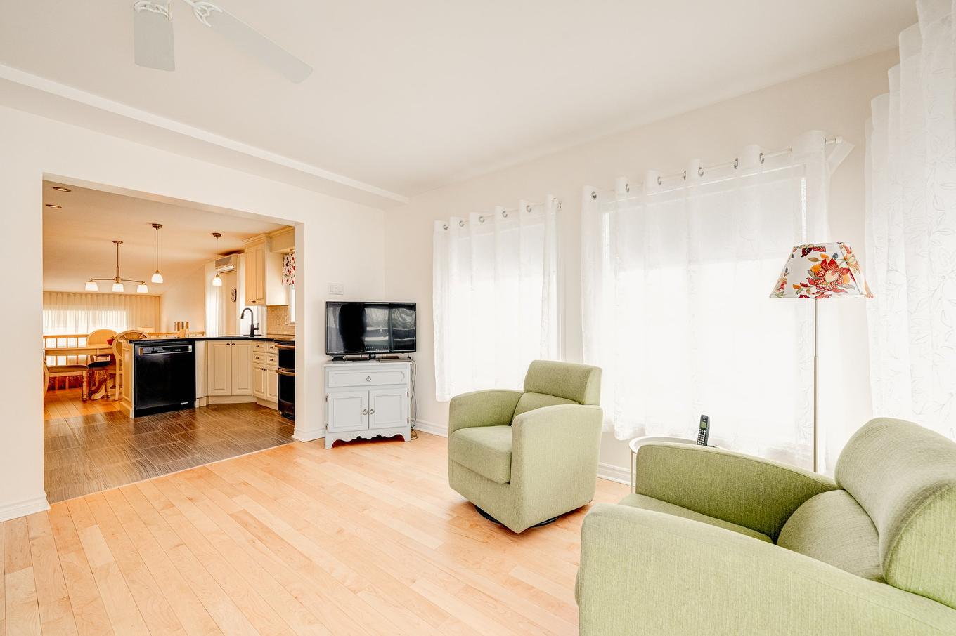 Family room - 87 Rue De Caplan, Blainville, QC - Indoor Photo Showing Living Room