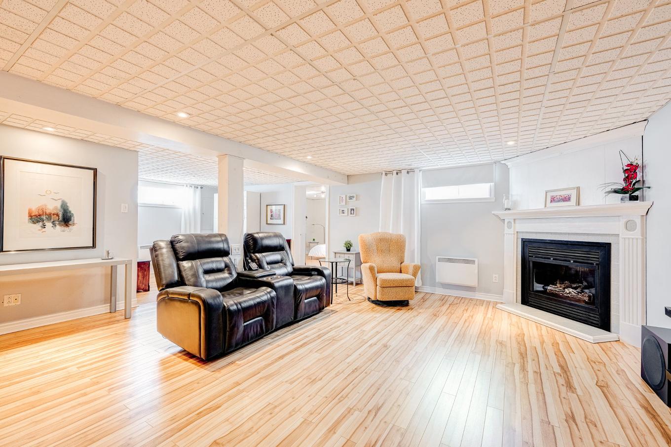 Family room - 87 Rue De Caplan, Blainville, QC - Indoor Photo Showing Living Room With Fireplace