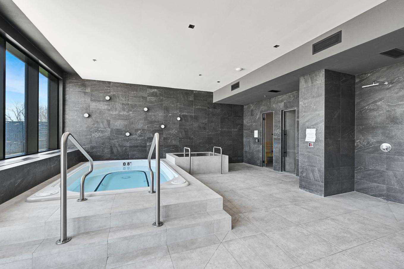 Spa - 509-399 Rue De La Rotonde, Montréal (Verdun/Île-Des-Soeurs), QC - Indoor Photo Showing Other Room