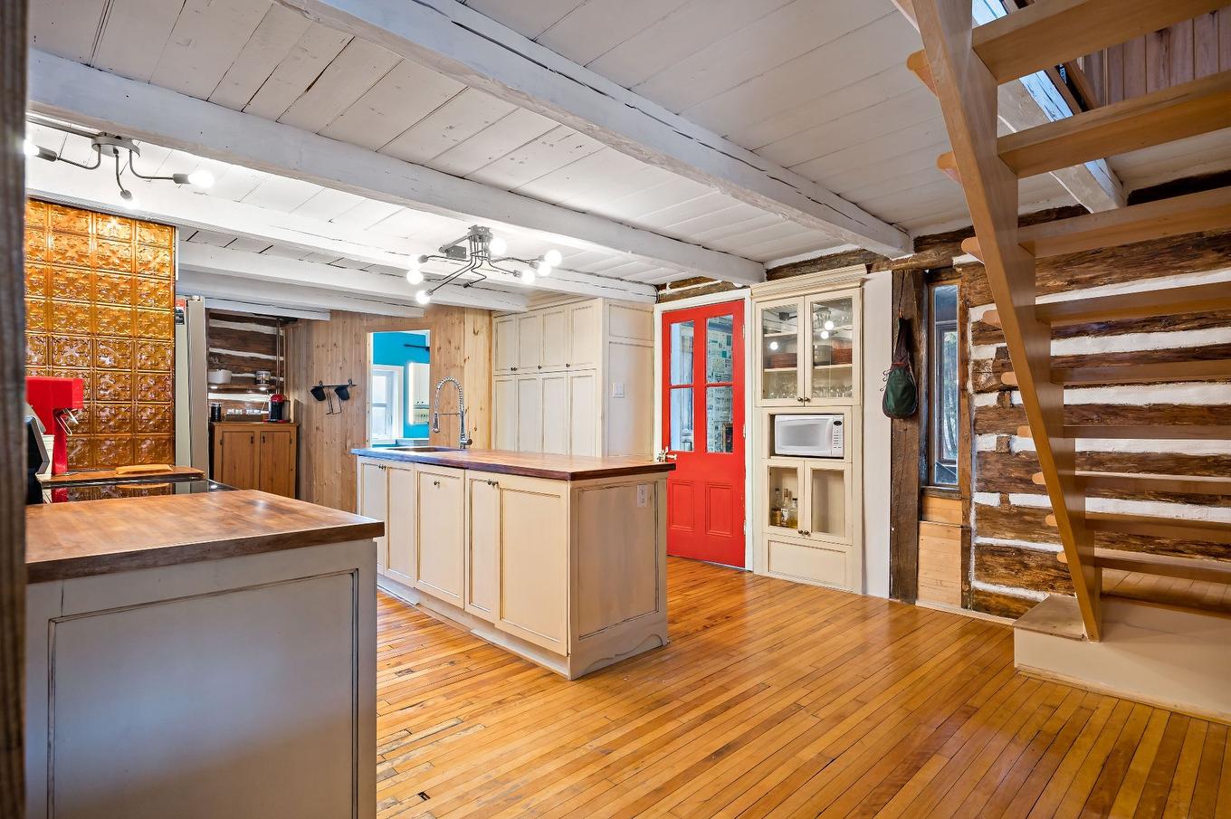 Kitchen - 101 Ch. Alary, Amherst, QC - Indoor Photo Showing Other Room