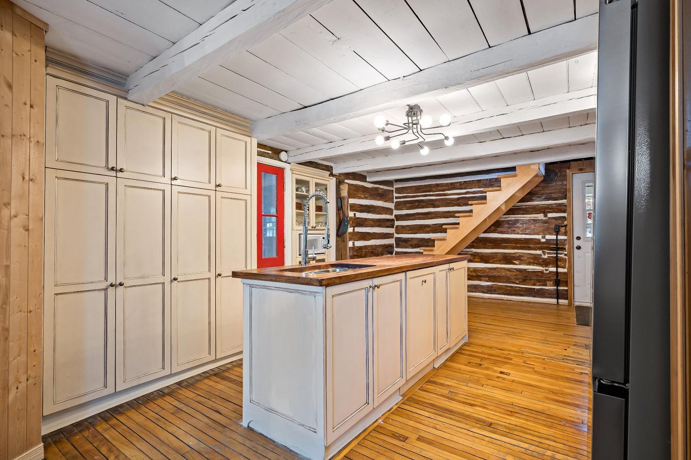 Kitchen - 101 Ch. Alary, Amherst, QC - Indoor Photo Showing Other Room