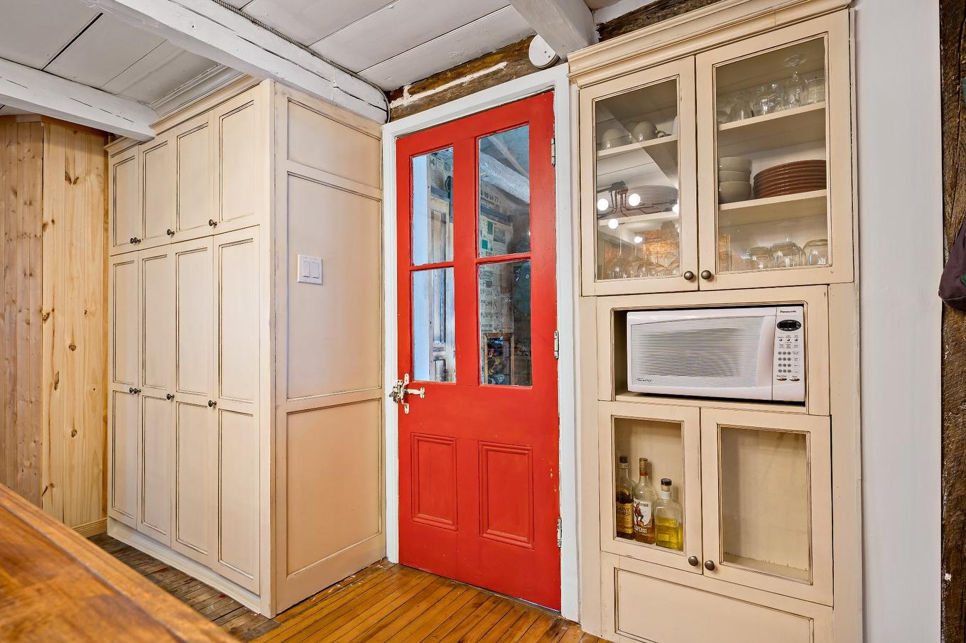 Kitchen - 101 Ch. Alary, Amherst, QC - Indoor Photo Showing Other Room