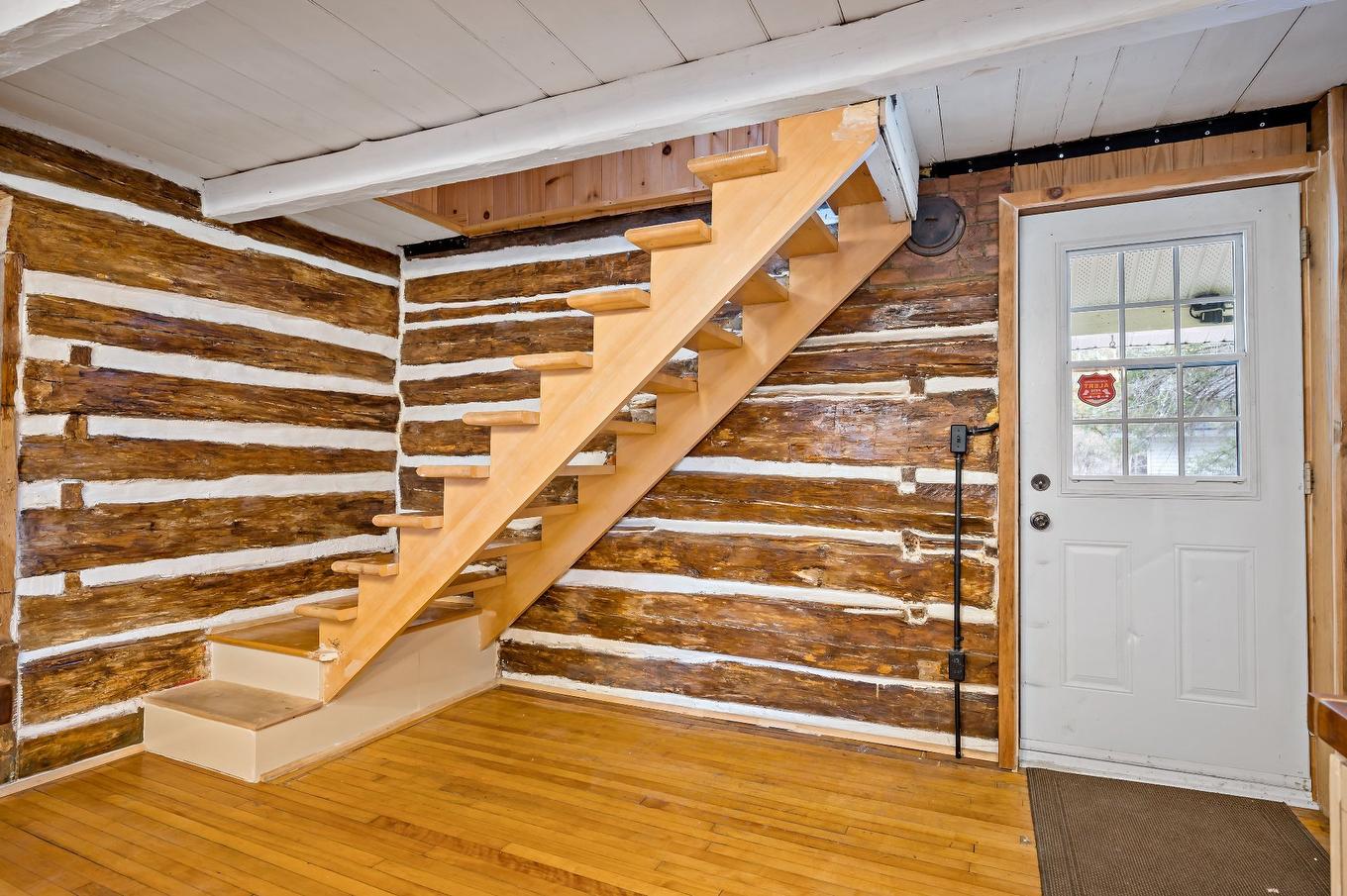 Staircase - 101 Ch. Alary, Amherst, QC - Indoor Photo Showing Other Room