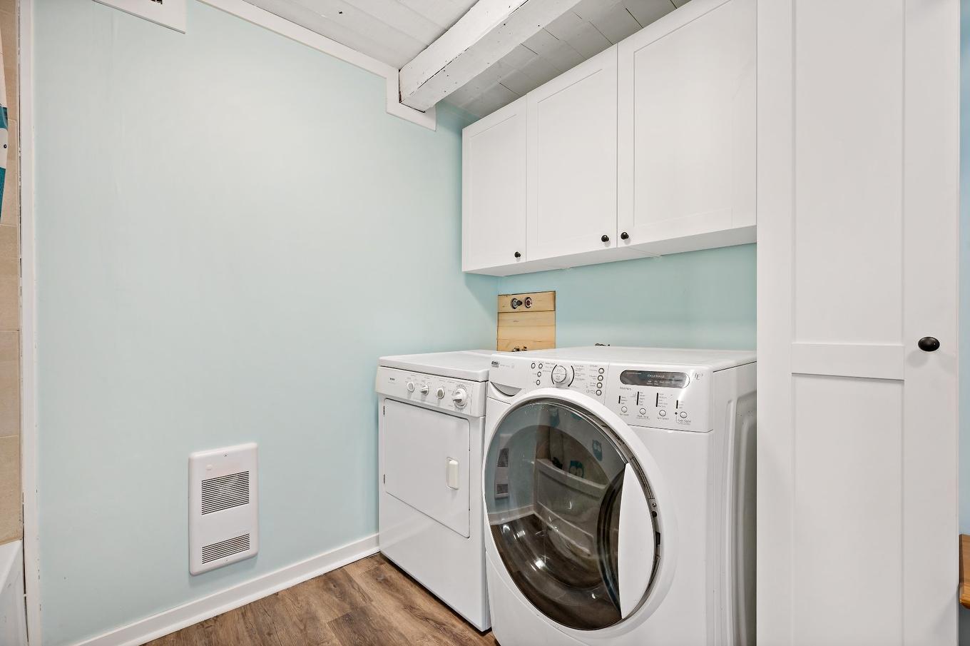 Bathroom - 101 Ch. Alary, Amherst, QC - Indoor Photo Showing Laundry Room