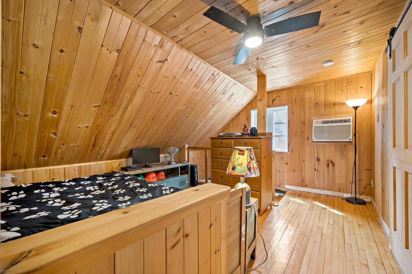 Den - 101 Ch. Alary, Amherst, QC - Indoor Photo Showing Other Room