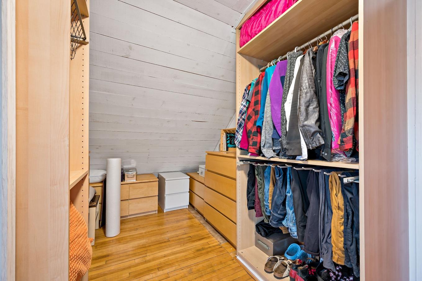 Primary bedroom - 101 Ch. Alary, Amherst, QC - Indoor With Storage