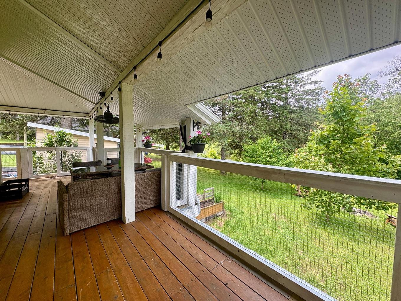 Balcony - 101 Ch. Alary, Amherst, QC - Outdoor With Exterior