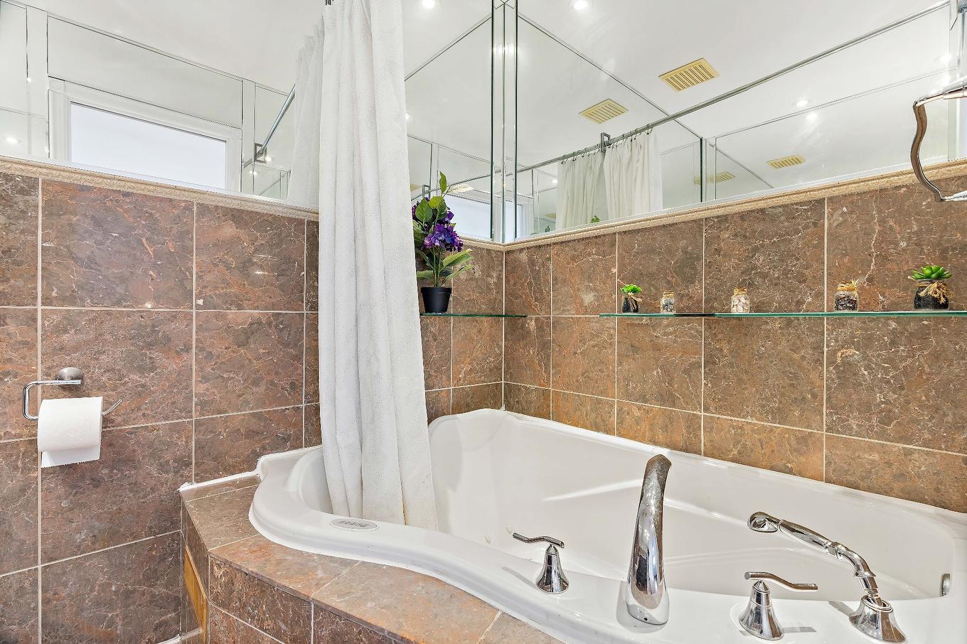 Salle de bains - 316 London Drive, Beaconsfield, QC - Indoor Photo Showing Bathroom