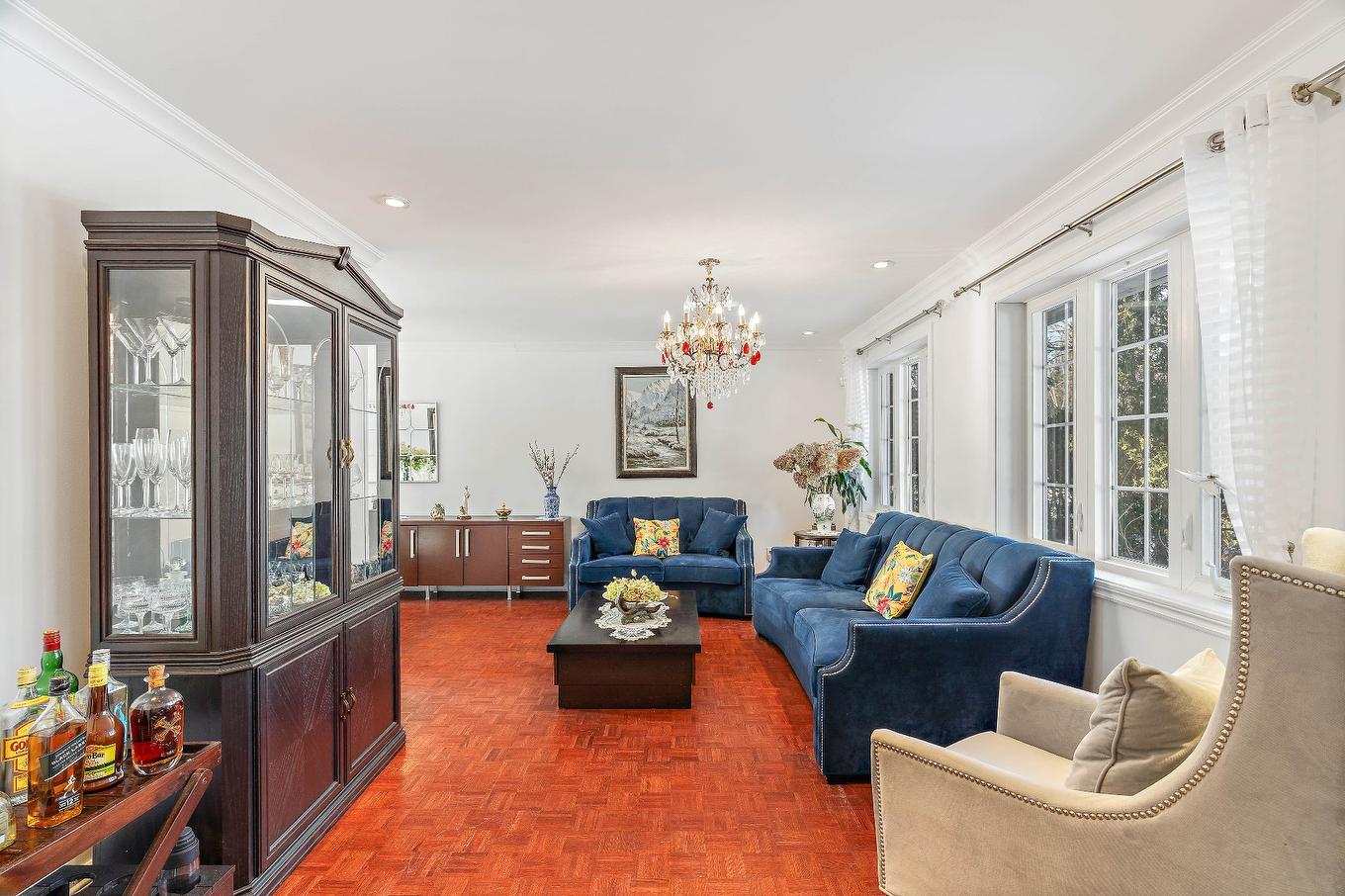 Salon - 316 London Drive, Beaconsfield, QC - Indoor Photo Showing Living Room